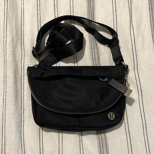 Lululemon *Micro All Night Festival Bag 2L (Black/Gold)